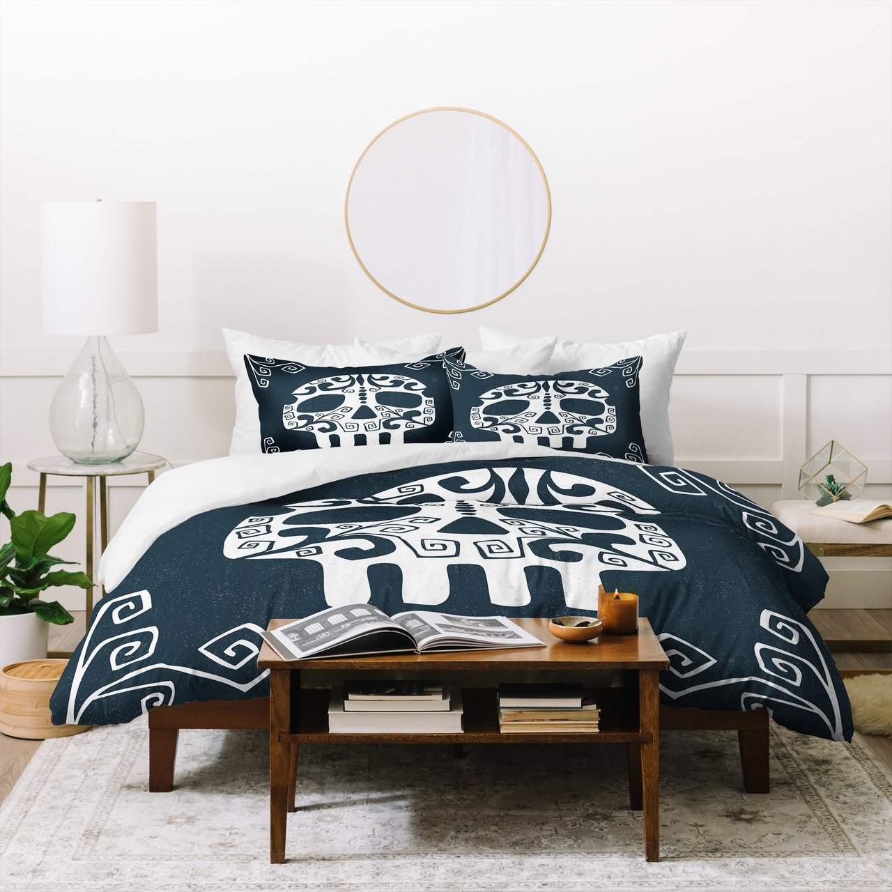 Heather Dutton Mascara de muerte Duvet Cover