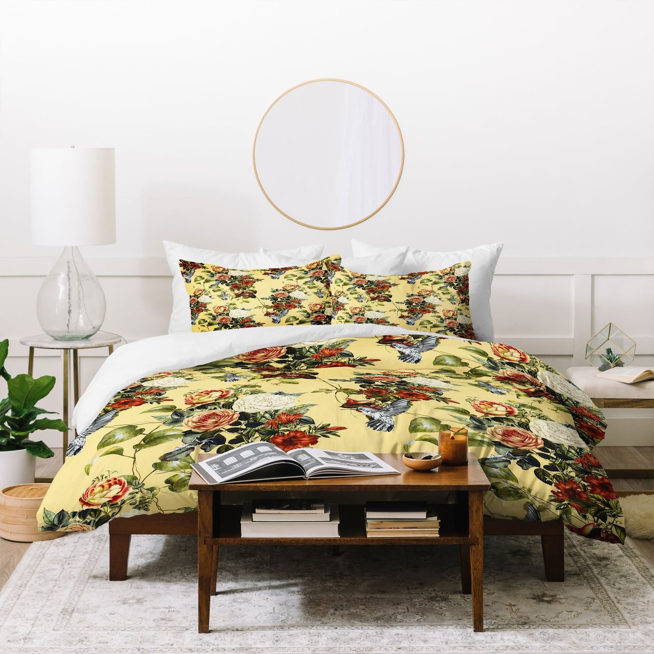 Marta Barragan Camarasa Bouquets and hummingbirds 01 Duvet Cover