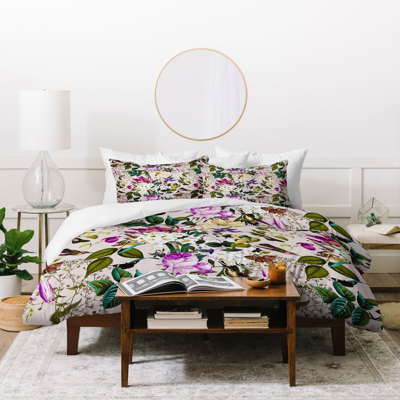 Marta Barragan Camarasa Bouquets and hummingbirds Duvet Cover