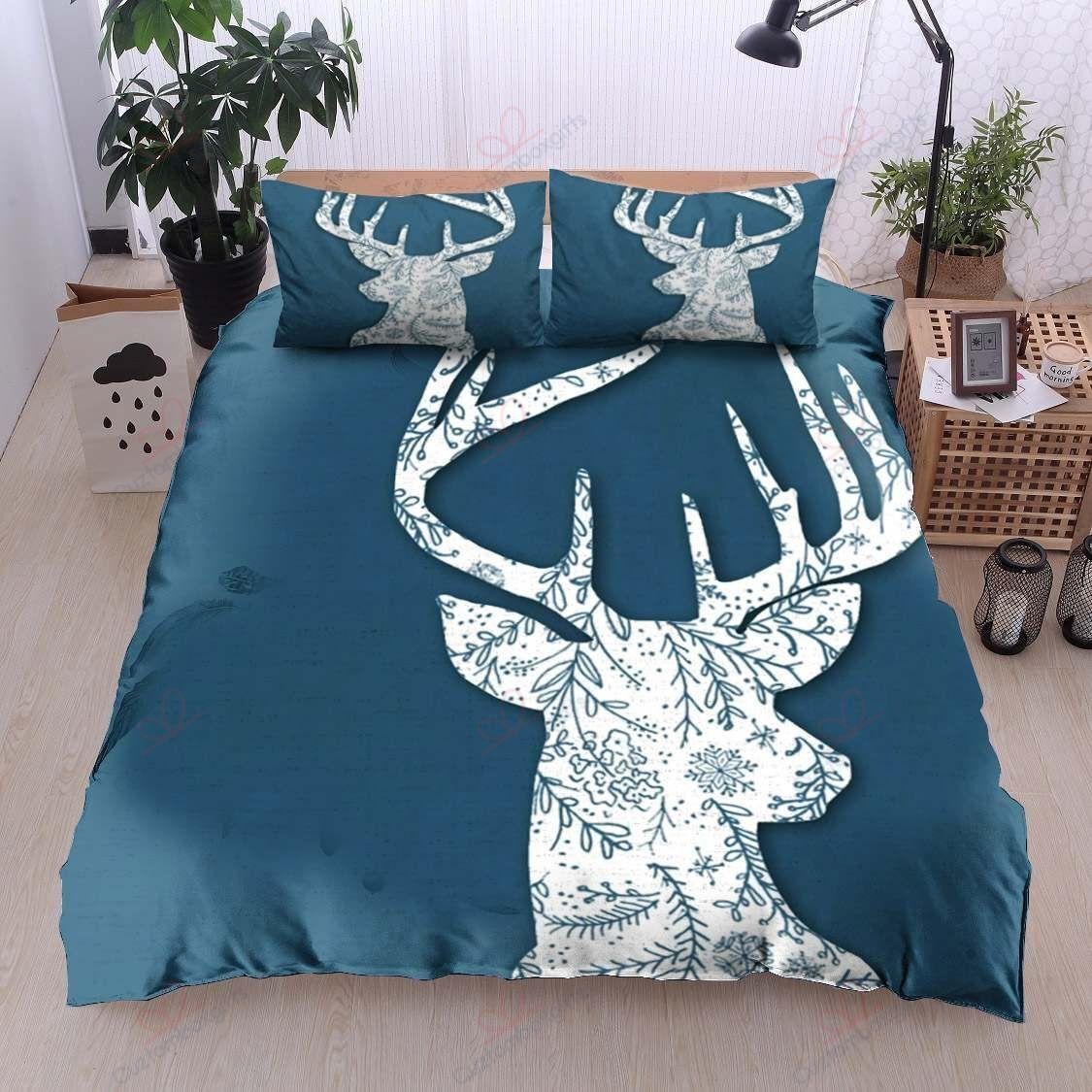 A Blue Deer Hunting Bedding Set