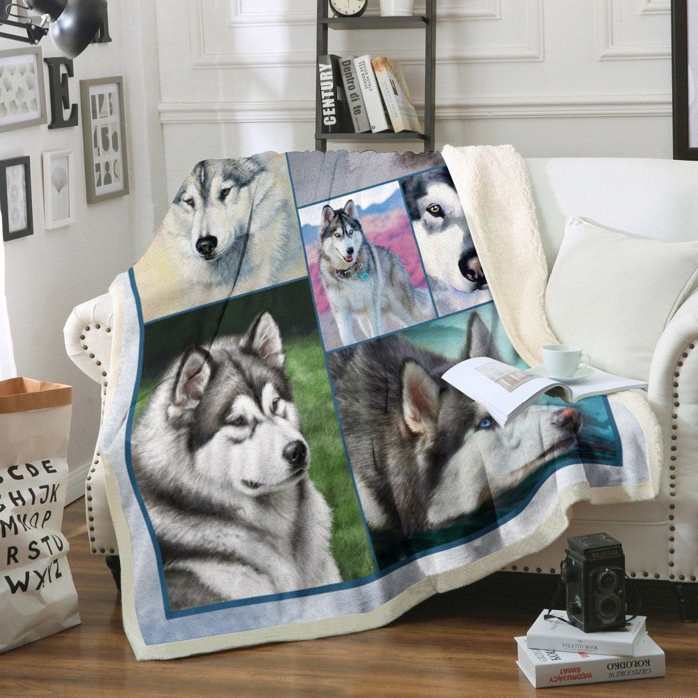 Alaskan Malamute Dog Sherpa Fleece Blanket