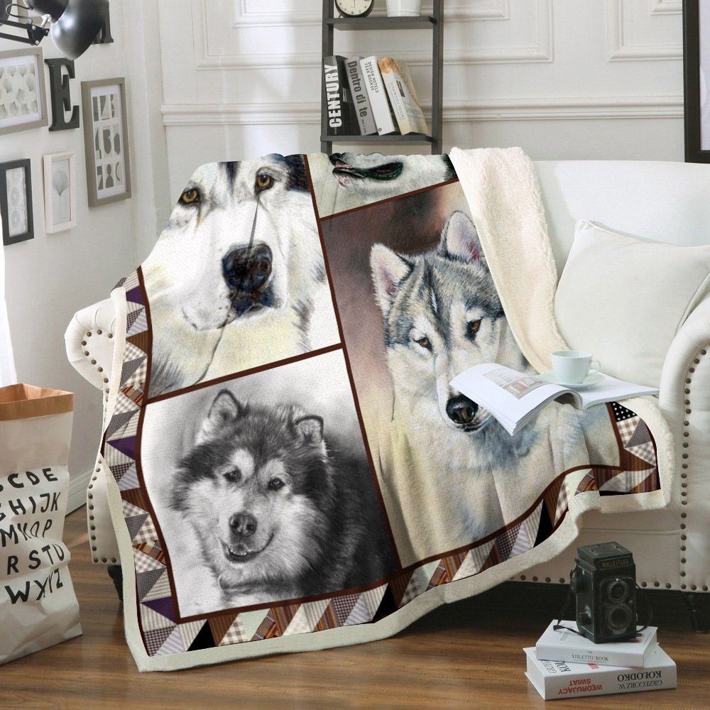 Alaskan Malamute Dog Sherpa Fleece Blanket
