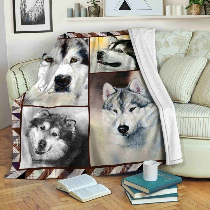 Alaskan Malamute Dog Sherpa Fleece Blanket