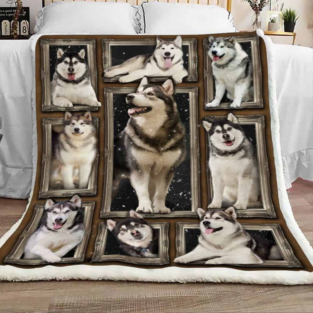 Alaskan Malamute Dog Sherpa Fleece Blanket