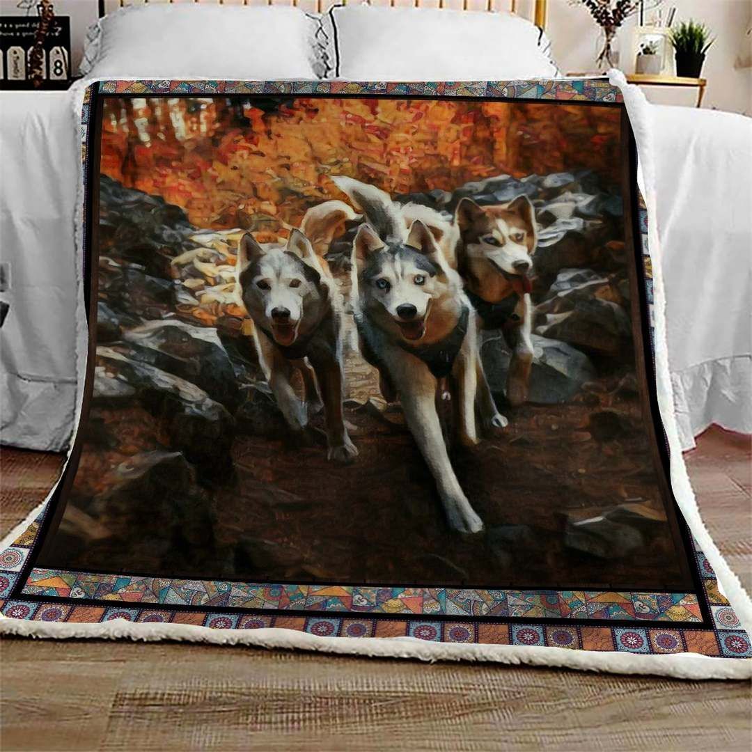 Alaskan Malamute Running Sherpa Fleece Blanket