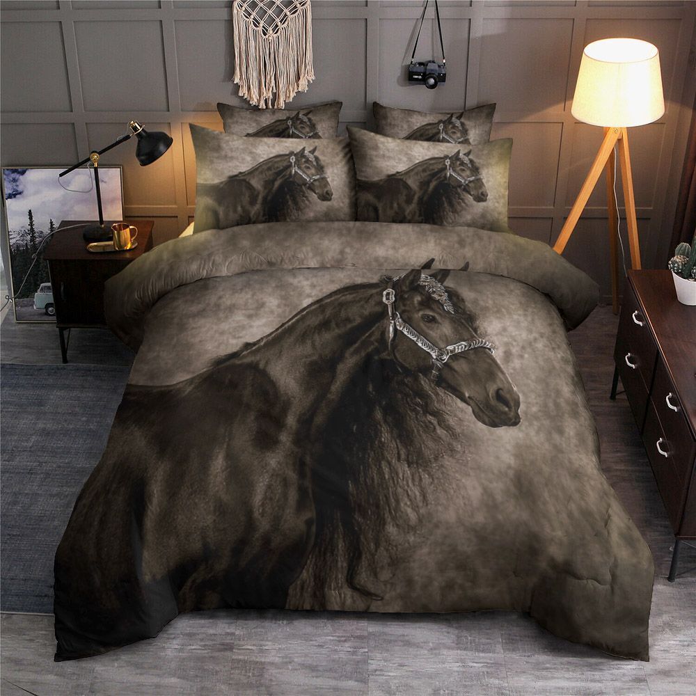 Aslan Friesian Horse Bedding Set