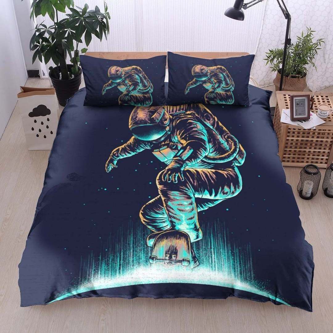 Astronaut Skateboarding Bedding Set