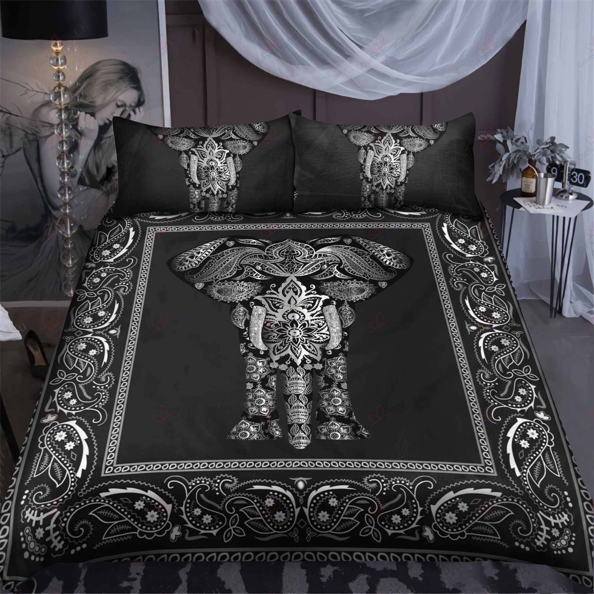 Bandana Elephant Pattern Golden Bedding Set