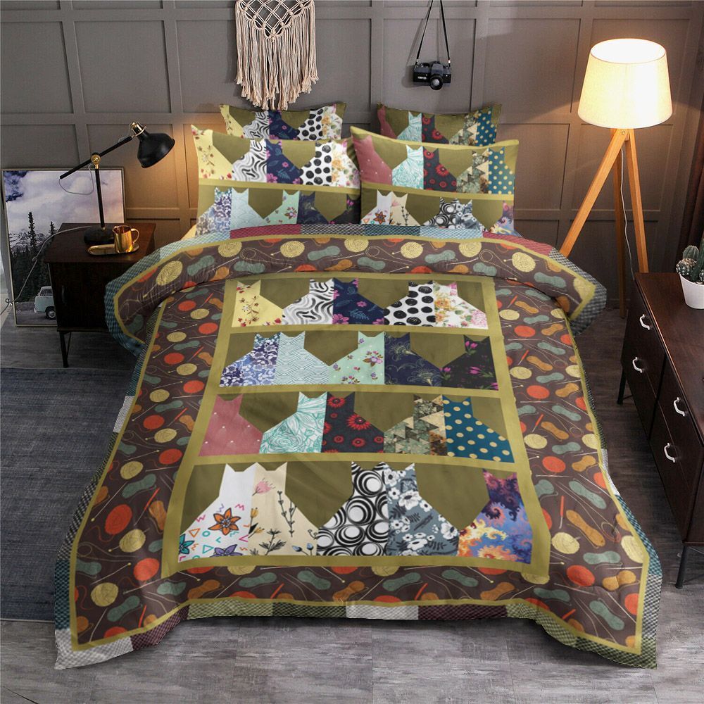 Beautiful Colorful Cat And Wool Roll Bedding Set