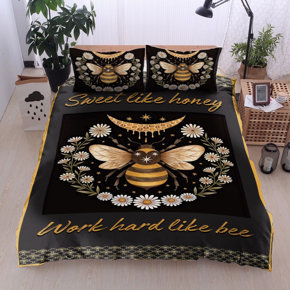 Bee And The Honey Moon Bedding Set
