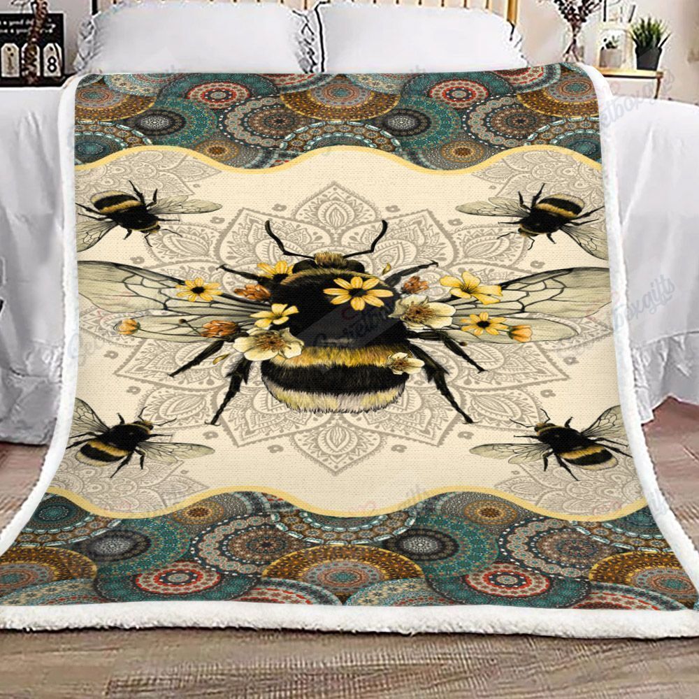 Bee Vintage Pattern Fleece Blanket