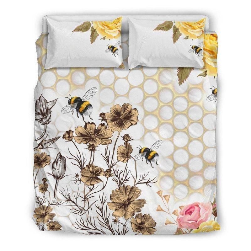 Bees Buzzing Amongst Flowers And Roses   Bedding Set