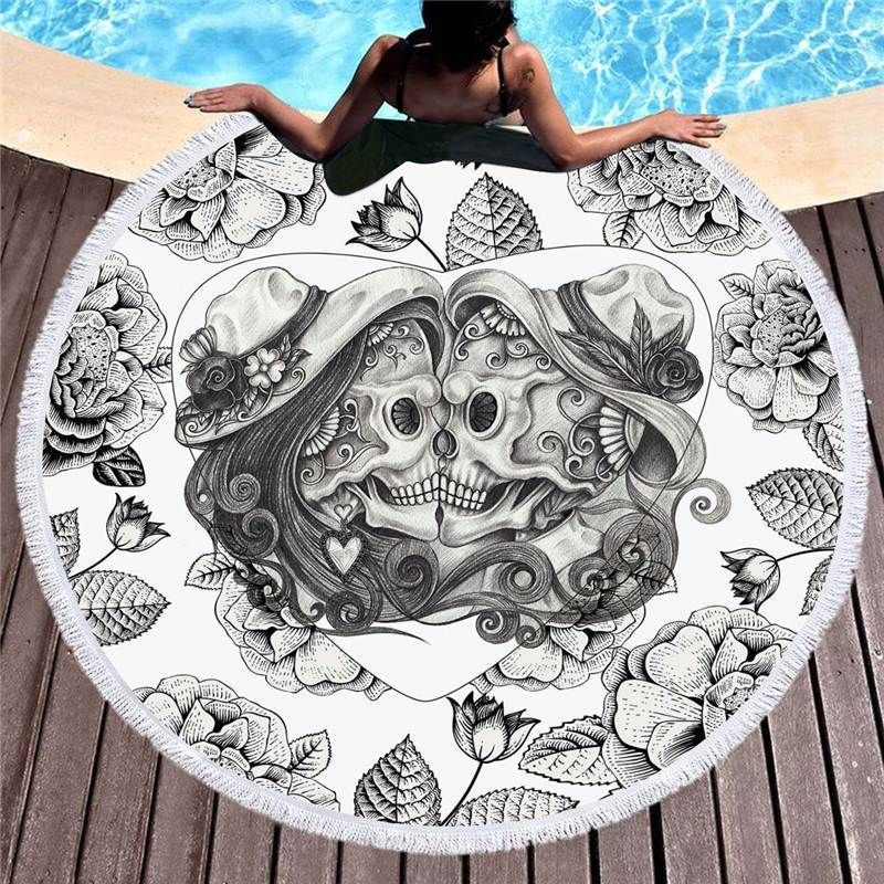 Black And White Heart Shaped Double Skull Round Beach Towel
