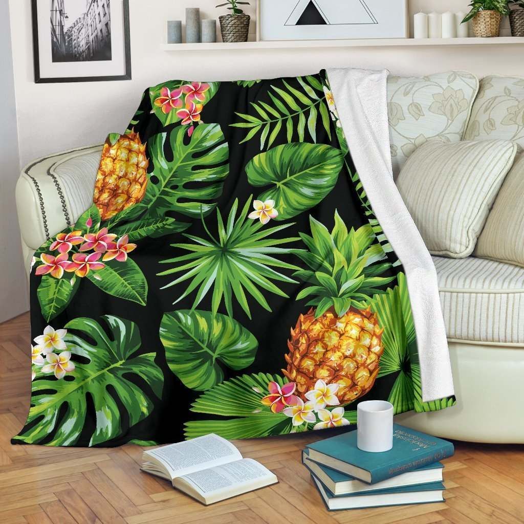 Black Hawaiian Pineapple Sherpa Fleece Blanket