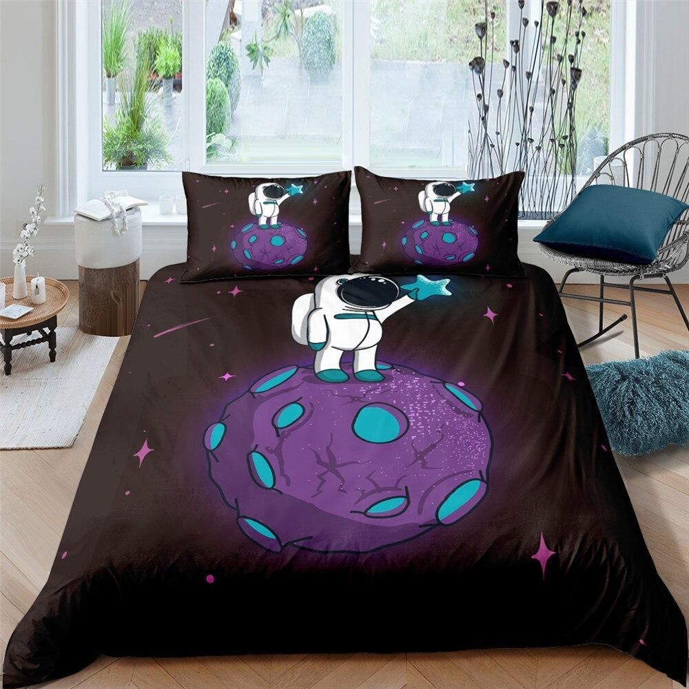 Cartooned Astronaut Purple Planet Bedding Set