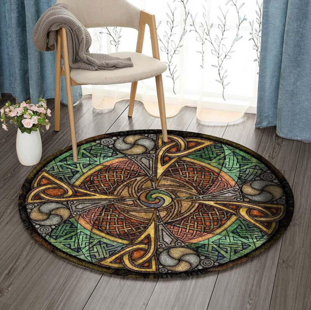 Celtic Symmetrical Pattern Round Carpet