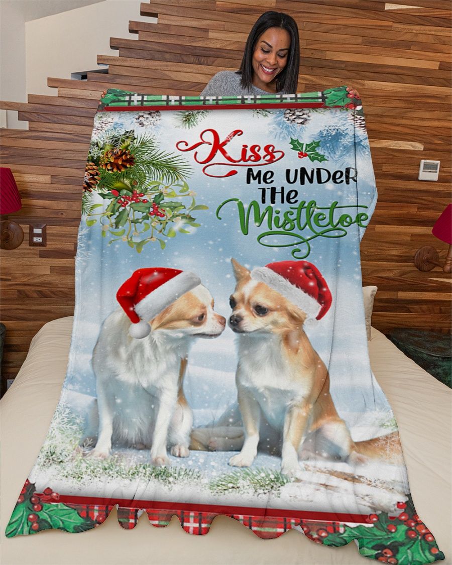 Chihuahua Under he mistletoe Fleece Blanket