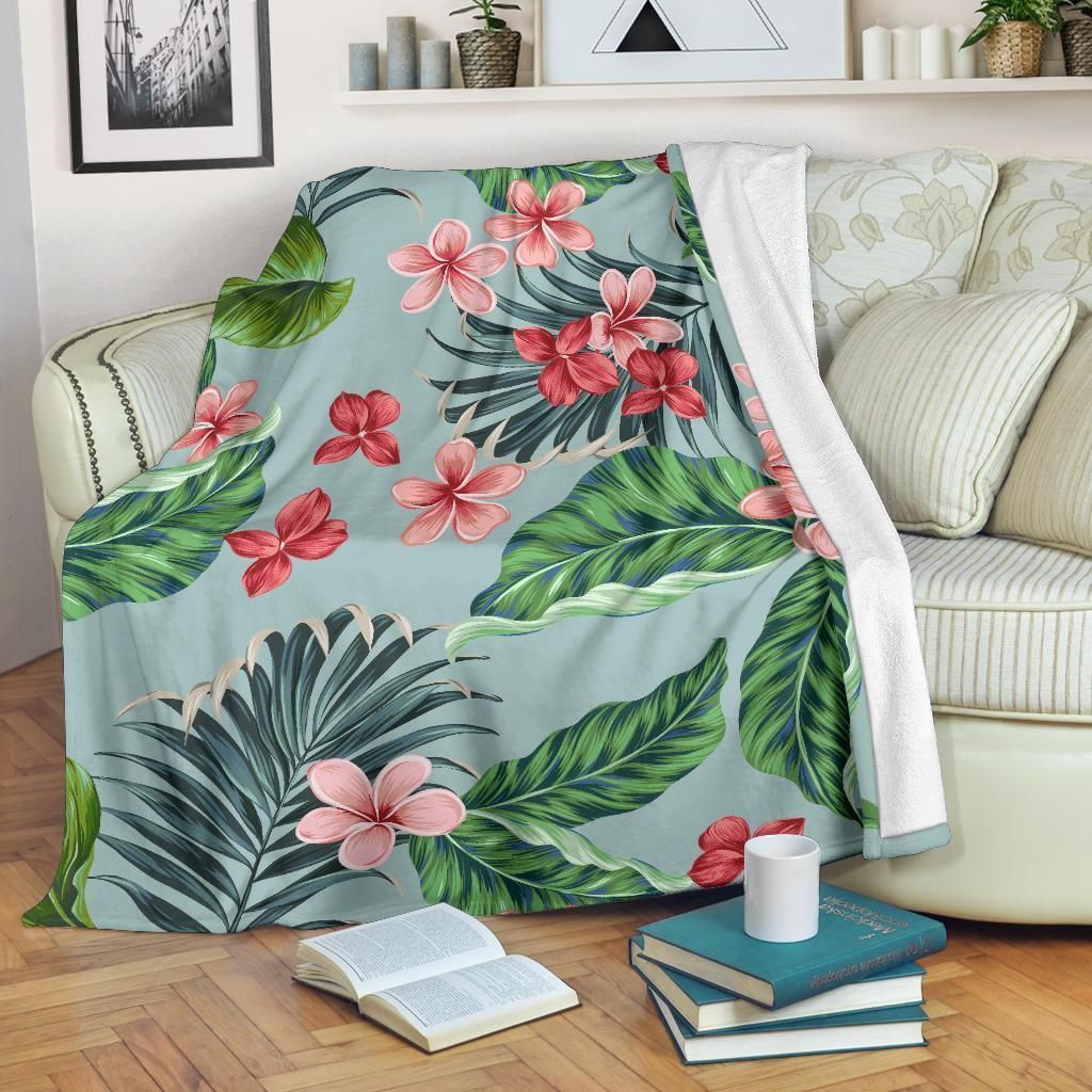 Cool Leaves And Plumeria Pattern Print Design Fleece Blanket