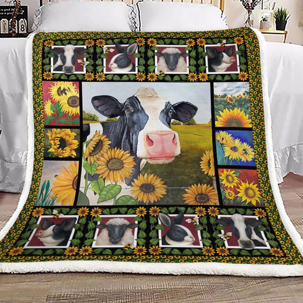 Cow With Animals In Farm Sherpa Fleece Blanket