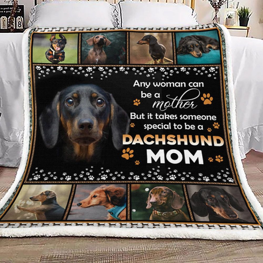 Dachshund Mom Sherpa Fleece Blanket