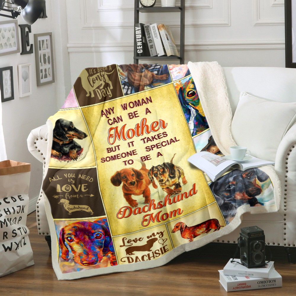 Dachshund Mom Fleece Blanket