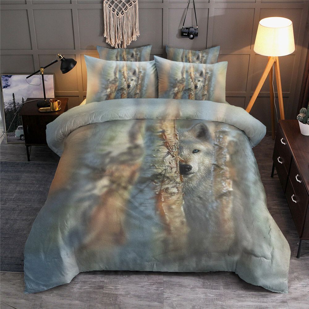 Focused Wolf Bedding Set