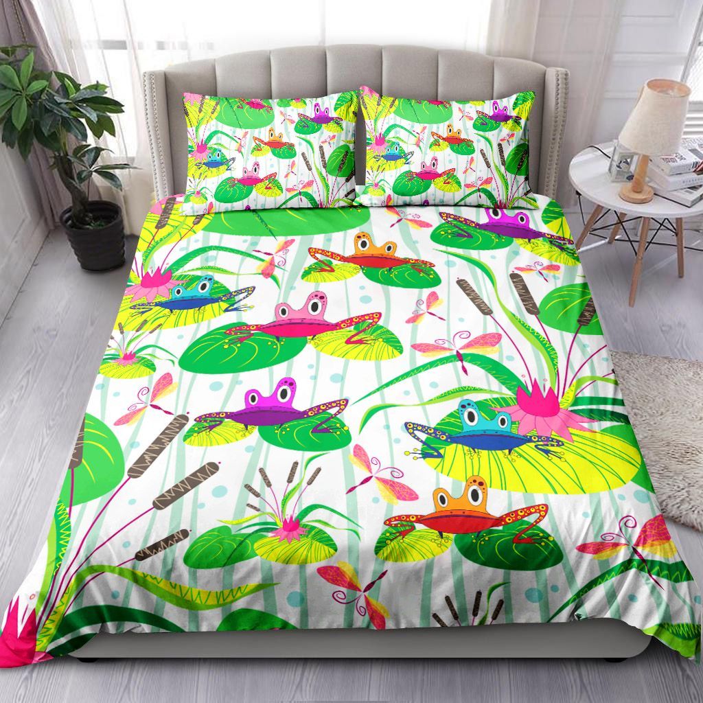 Funny Cartoon Frogs Sitting On Green Leaves Bedding Set