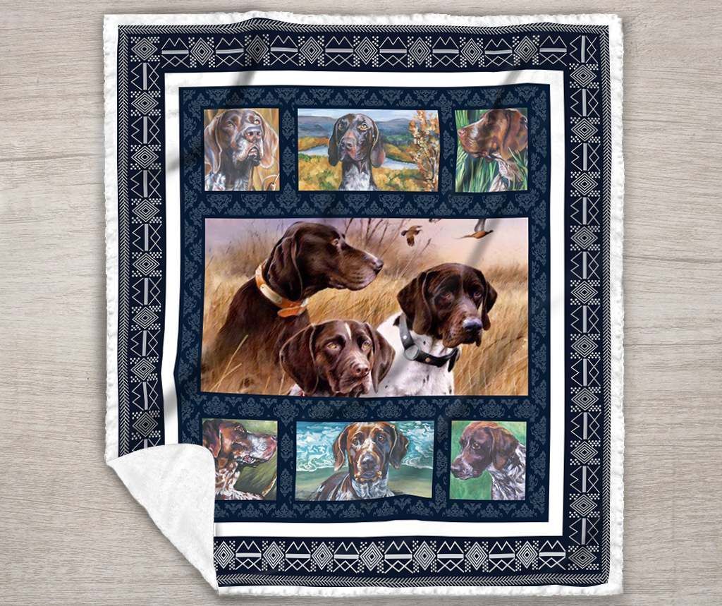 German Shorthaired Pointer In Field Sherpa Fleece Blanket