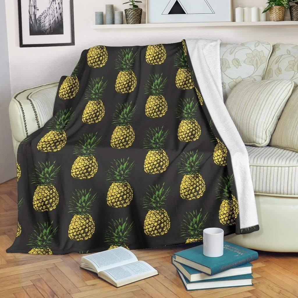 Gold Pineapple Black Fleece Blanket
