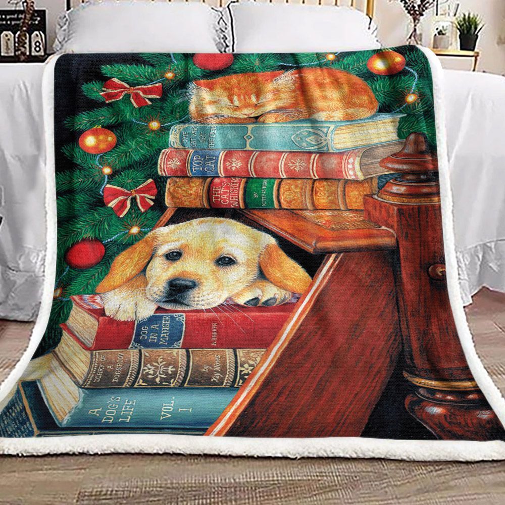 Golden Puppy With Sleeping Cat Sherpa Fleece Blanket