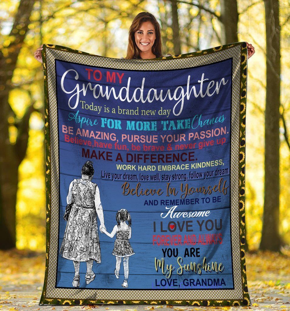 Grandma To My Granddaughter I Love You Fleece Blanket