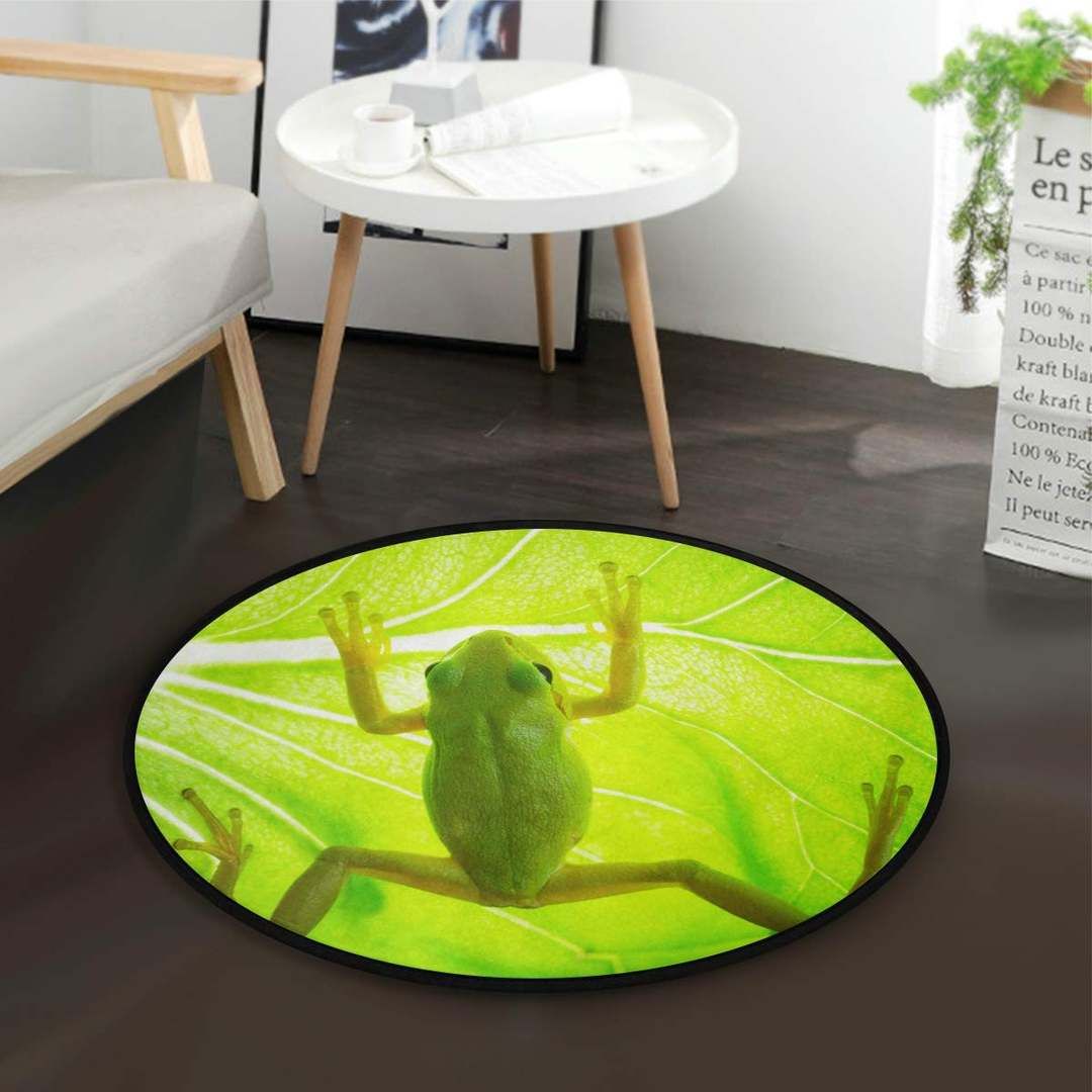 Green Frog On The Leaf Round Carpet