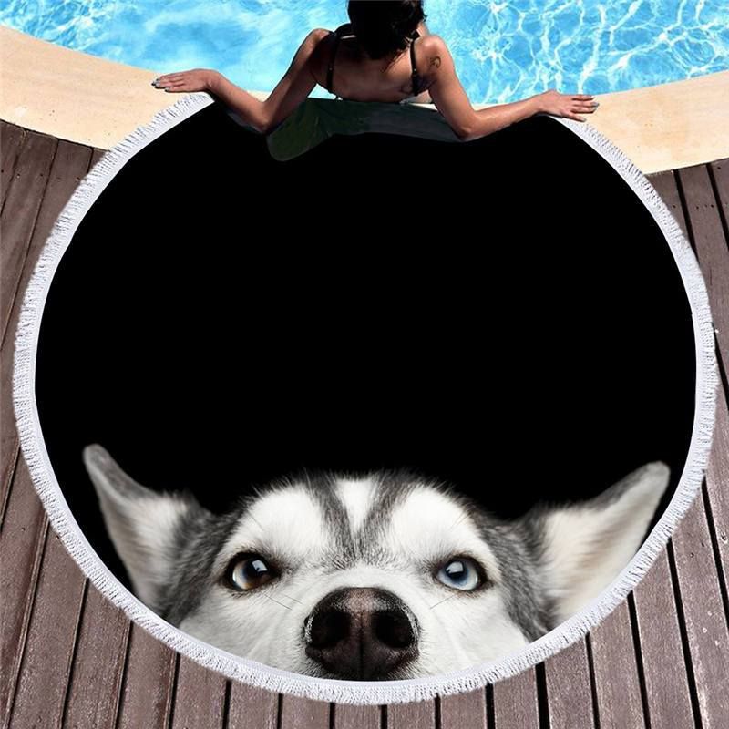 Half Husky Head Black Backdrop Round Beach Towel