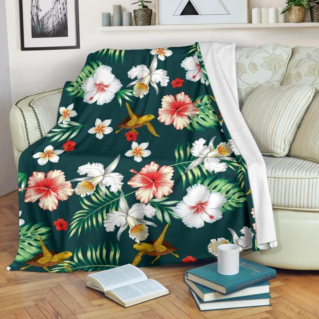 Hawaiian Flower Design With Seaturtle Print Fleece Blanket
