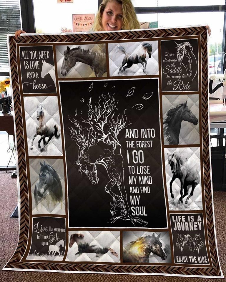 Horse Black Forest Quilt Blanket DHC31121121TD