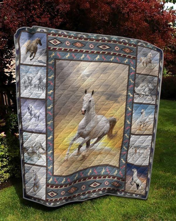 Horse Perfect White Quilt Blanket DHC31121408TD
