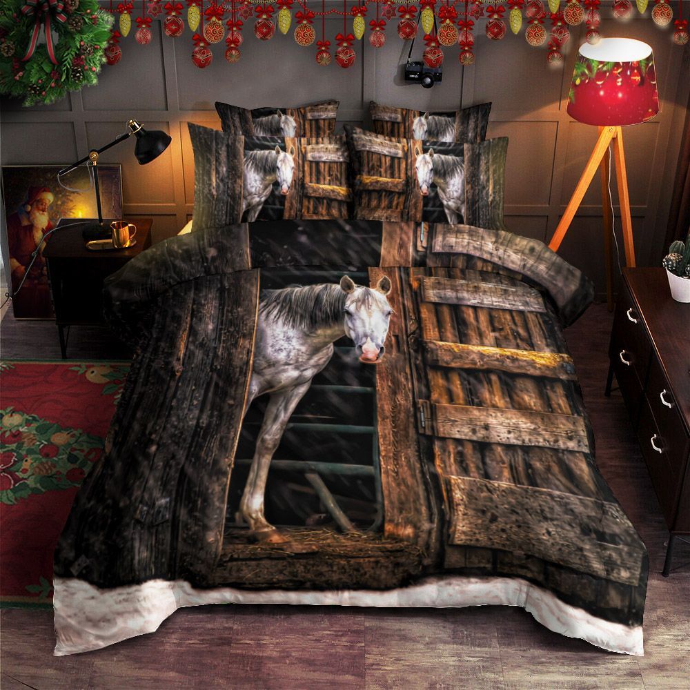 Horse Watching Snow Fall Bedding Set
