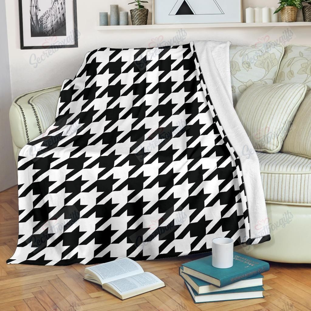 Houndstooth Black White Pattern Fleece Blanket