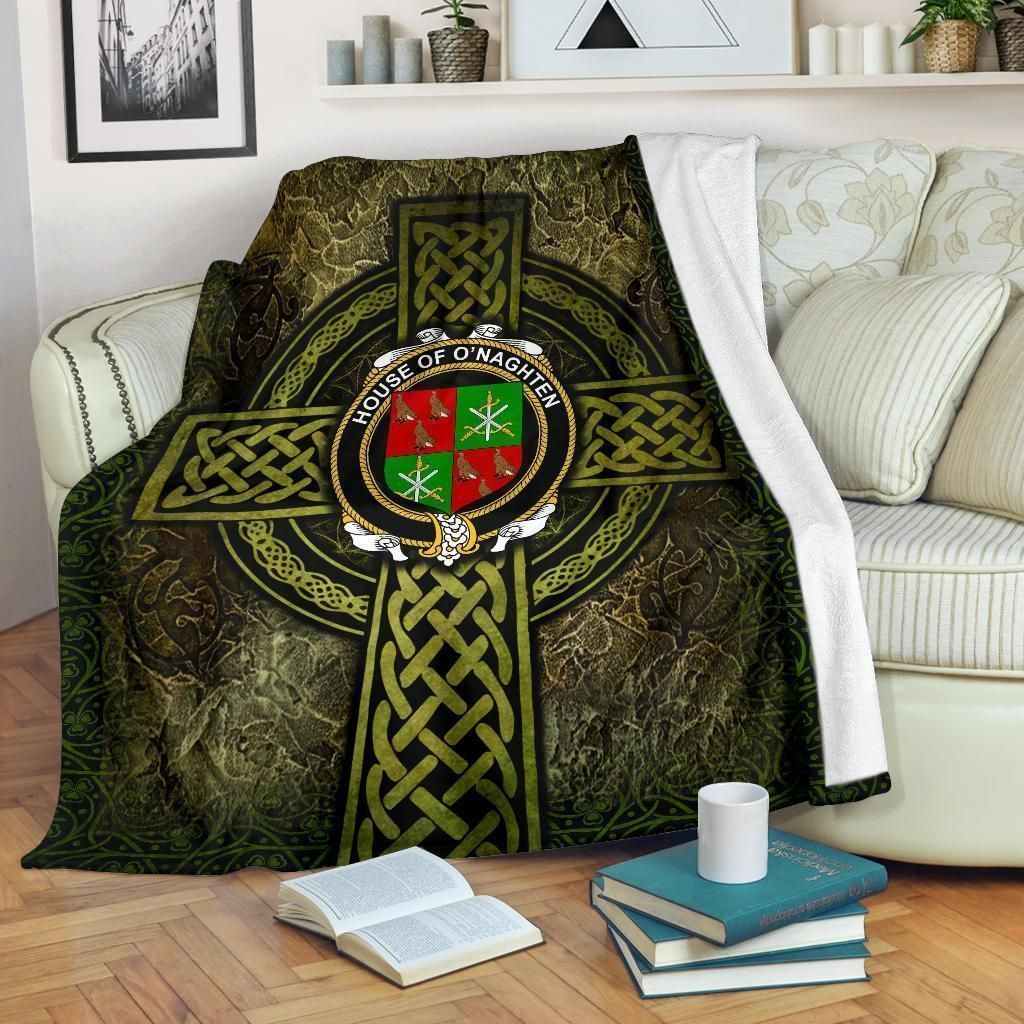 House Of Naghten Celtic Knott Printed Fleece Blanket