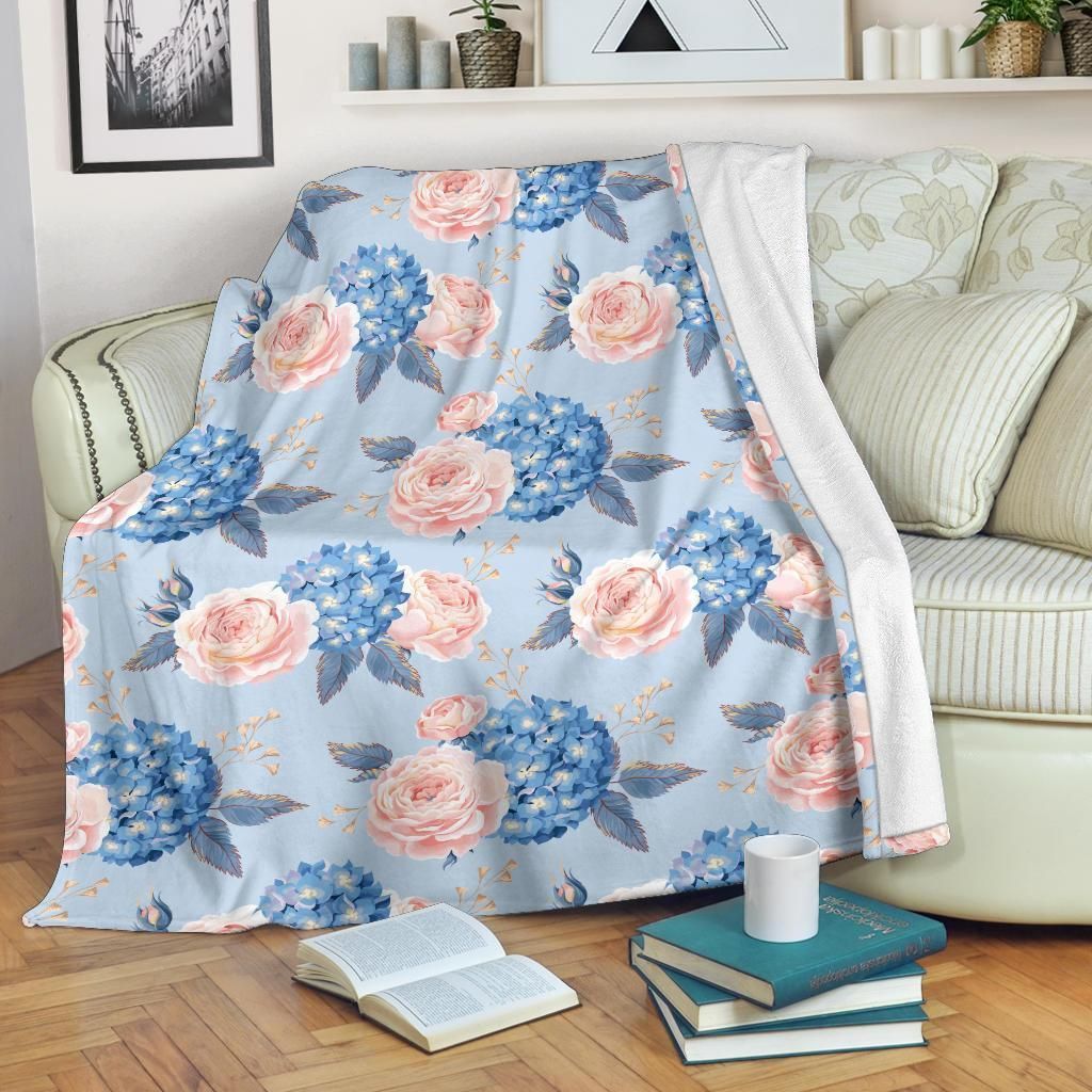 Hydrangea Pattern Print Design Light Blue Fleece Blanket