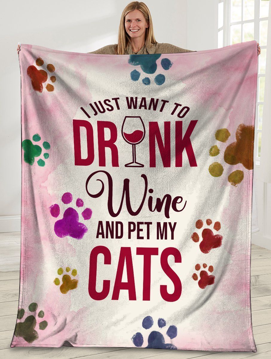 I Just Want To Drink Wine And Pet My Cats Fleece Blanket