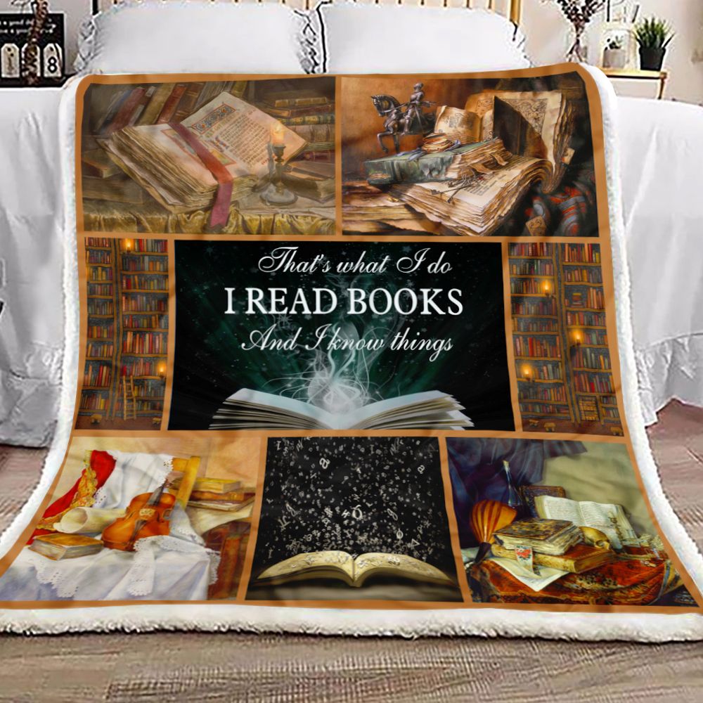 I Read Books And I Know Things Fleece Blanket