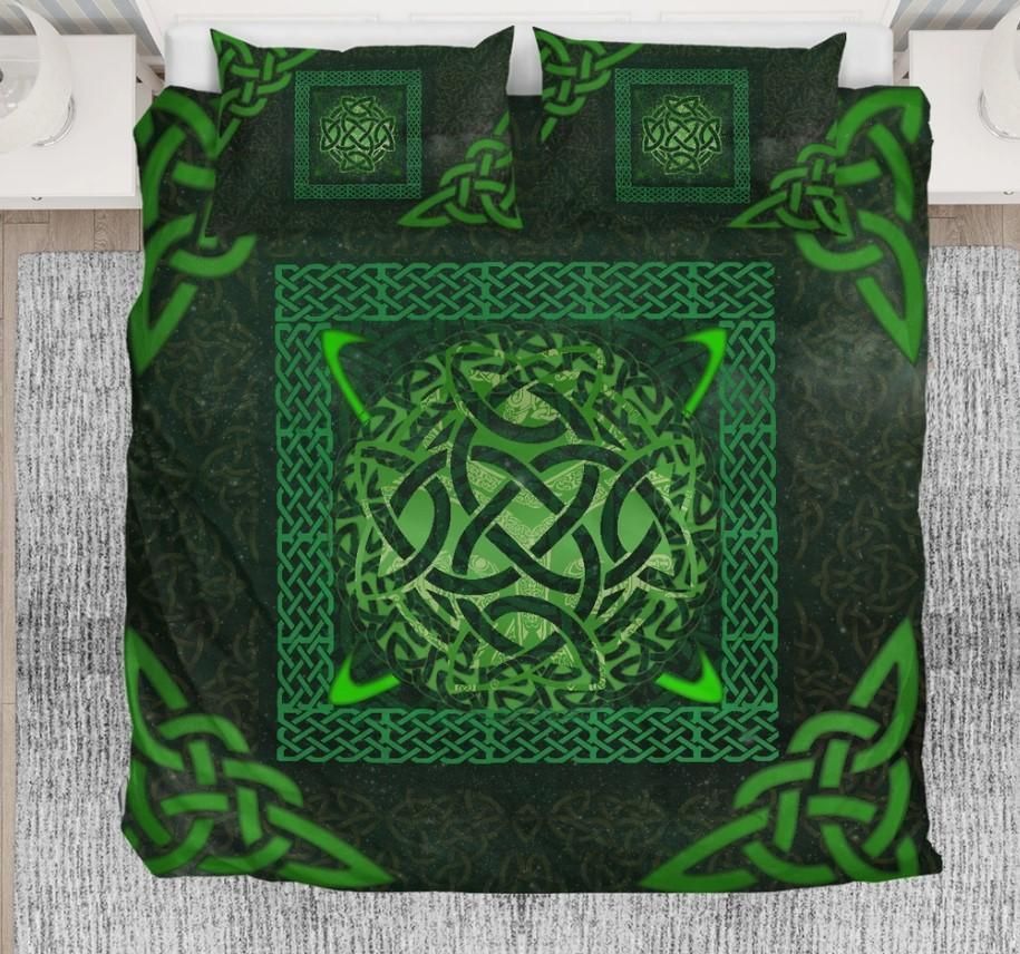 Irish Carolingian Cross With Celtic Knot Shamrock St. Patrick’s Day Bedding Set