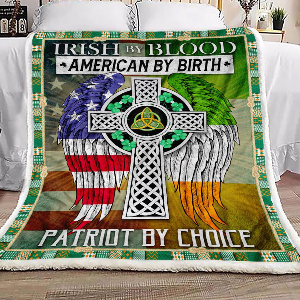 Irish Claddagh Trinity With Wing Fleece Blanket