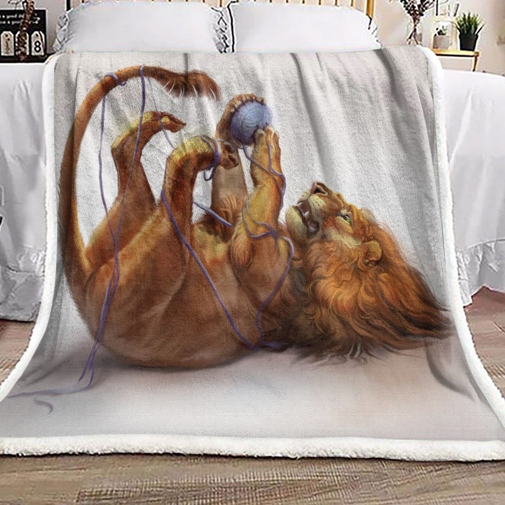 Lion Playing Yarn Ball Sherpa Fleece Blanket