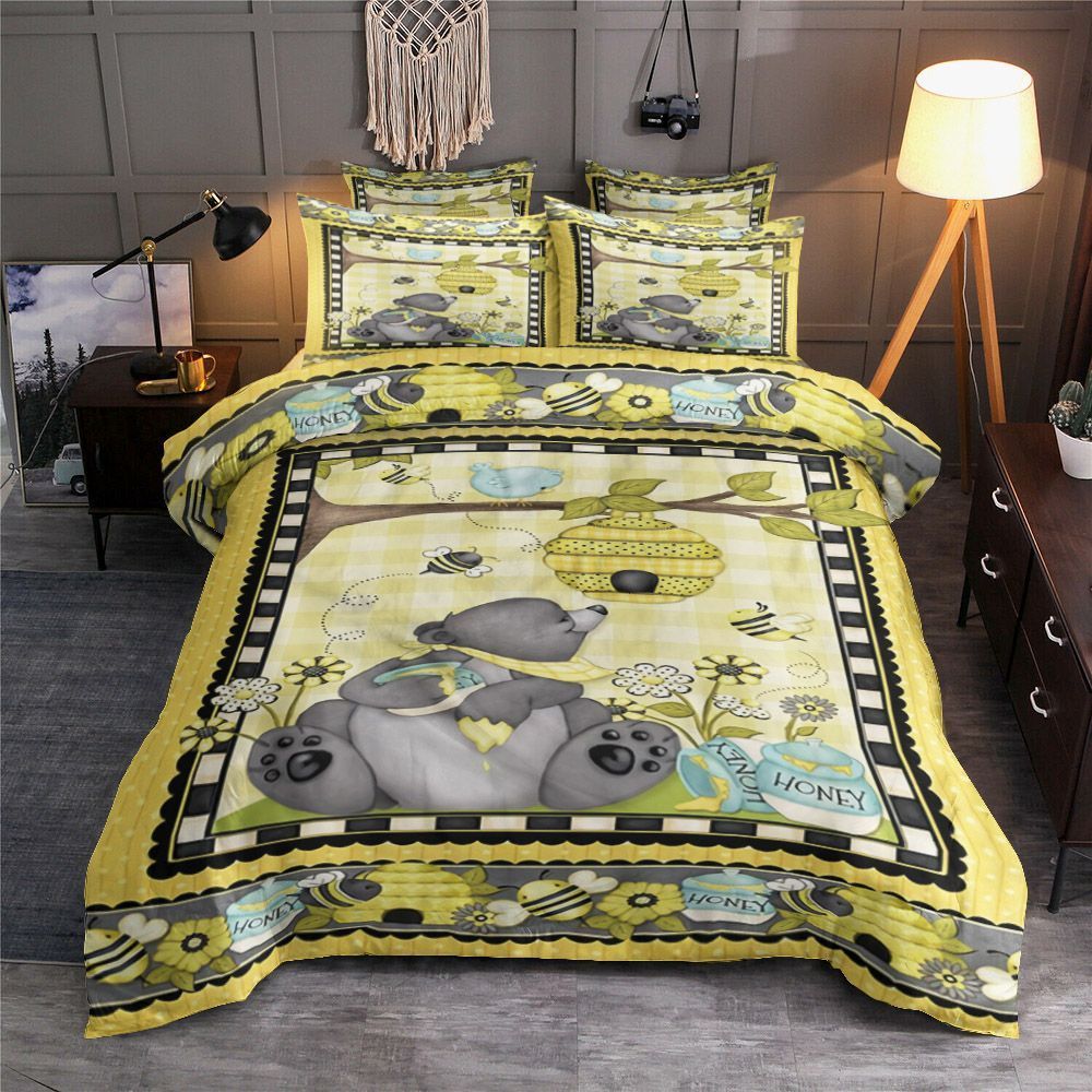 Little Bear Looking For Honey In The Bee Hive Bedding Set