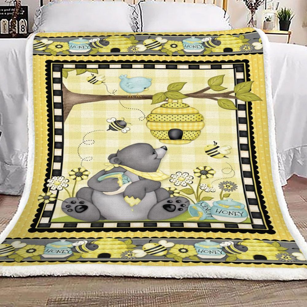 Little Bear Looking For Honey In The Bee Hive Sherpa Fleece Blanket