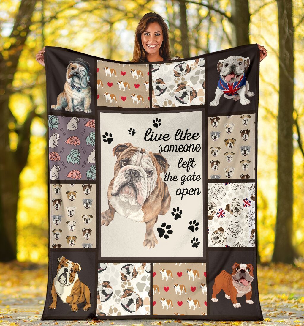 Live Like Someone Left The Gate Open Gift For English Bulldog Lovers Fleece Blanket