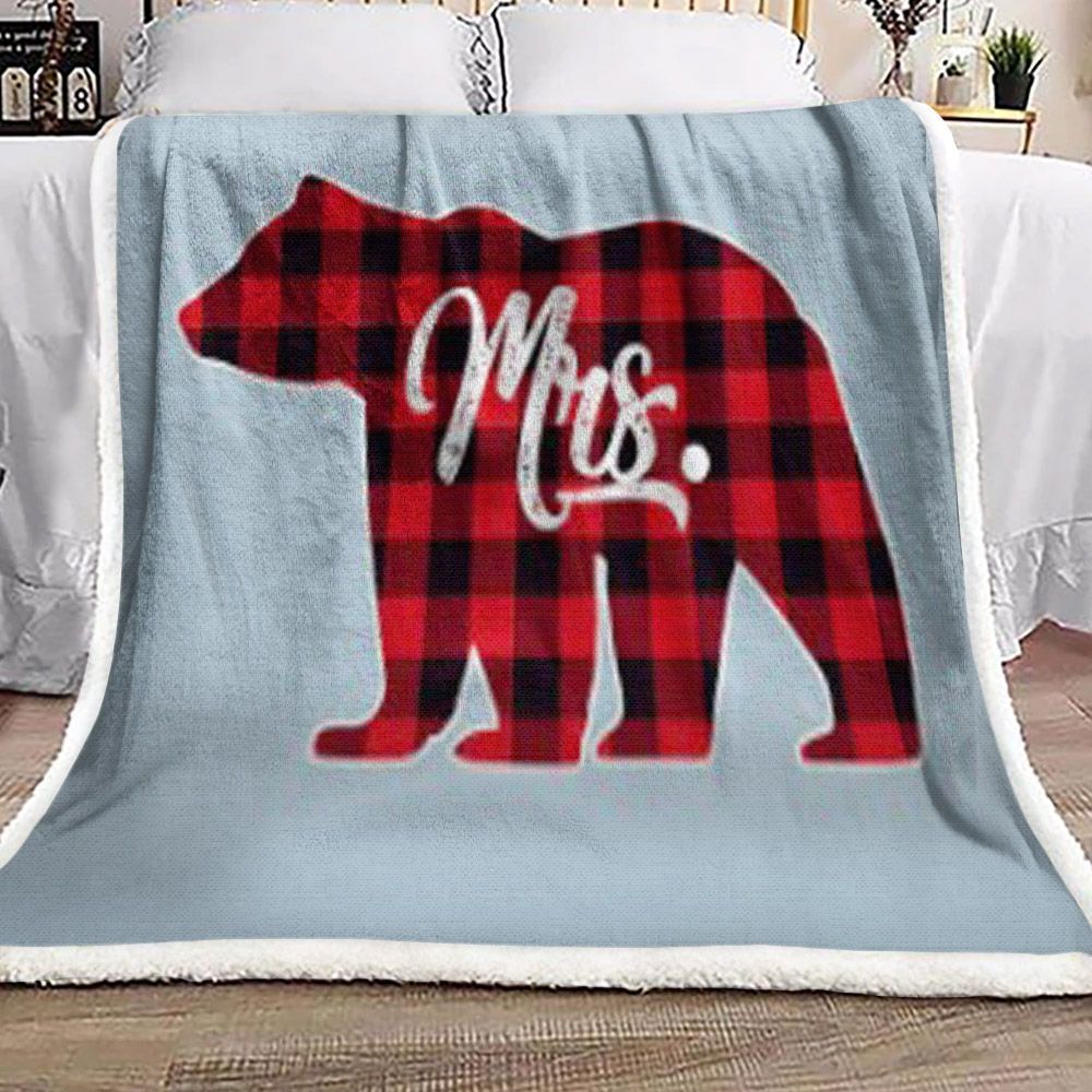 Mrs. Bear Women Red Plaid Christmas Sherpa Fleece Blanket