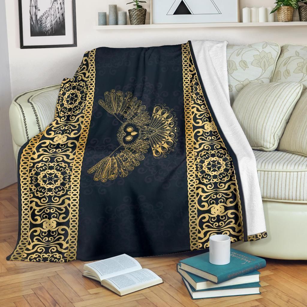 Owl Hunting At Night Sherpa Fleece Blanket